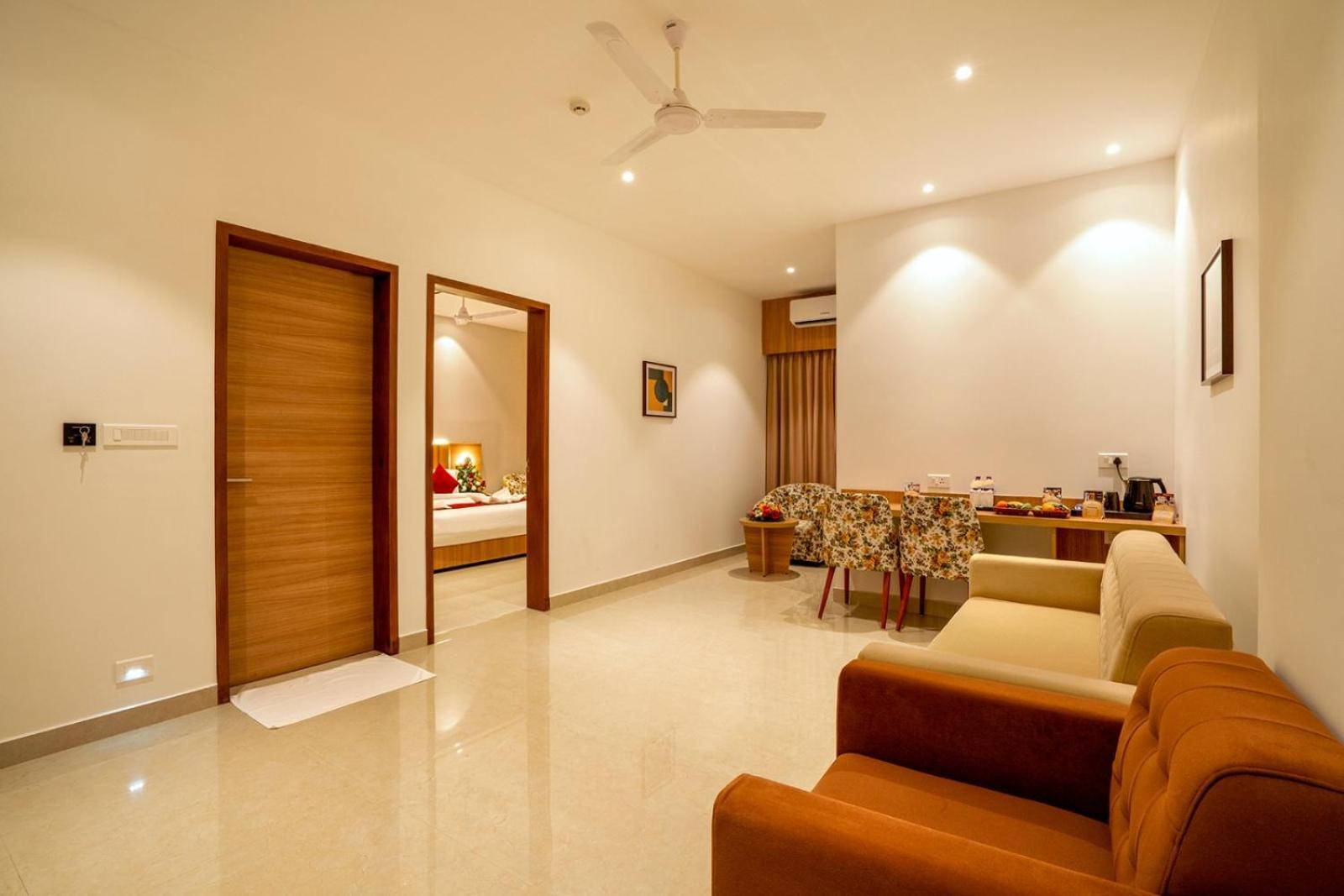 Hotel Grand Avenue Pambadi Exterior foto