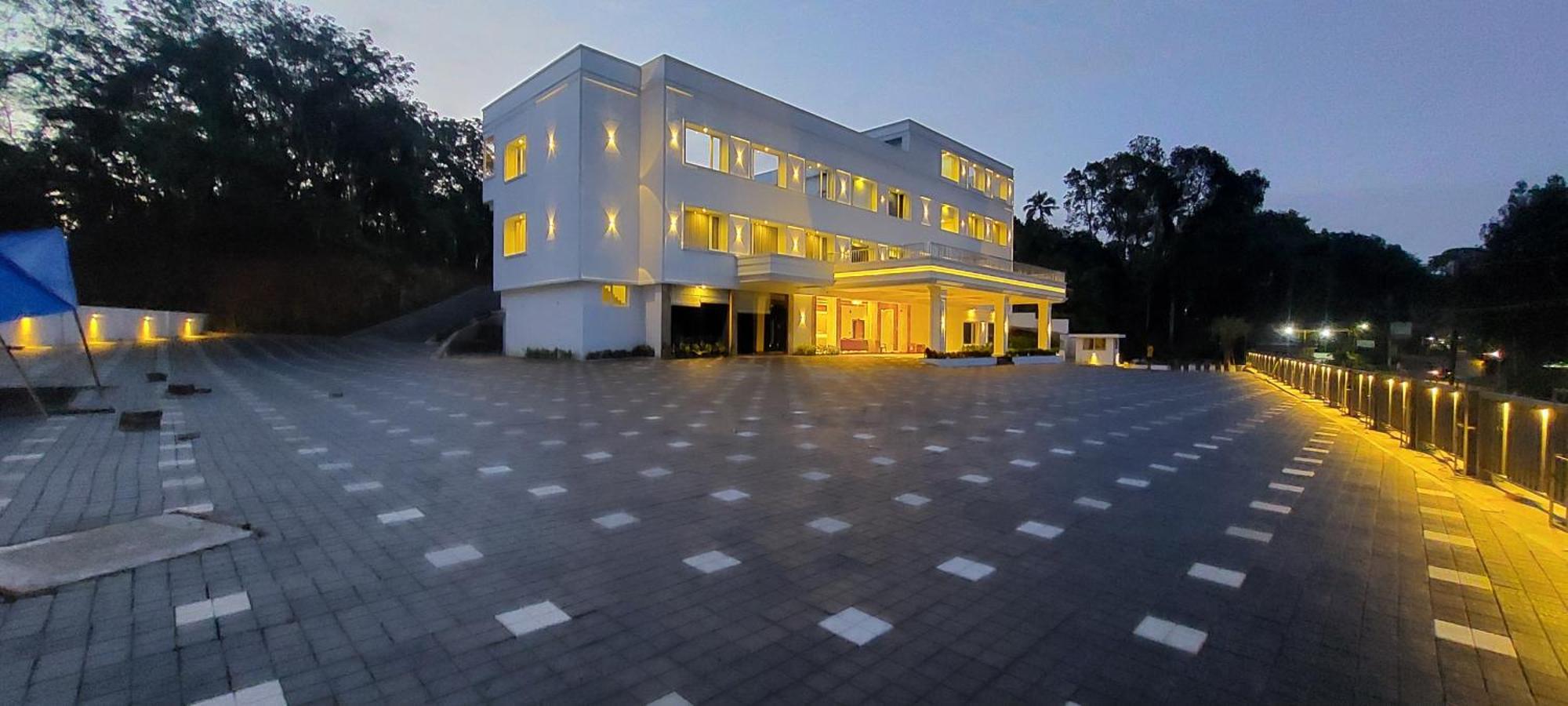 Hotel Grand Avenue Pambadi Exterior foto